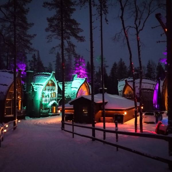 Tonttulaa ja Arcandiaa ihmettelemässä&nbsp;Levillä